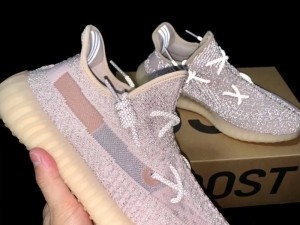 侃爷椰子 350V2 系列 Yeezy 蜜桃满天星，超高颜值与舒适感并存