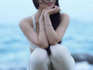 竹内纱里奈 2016 年最新作品，女大学生的甜美笑容和性感身材