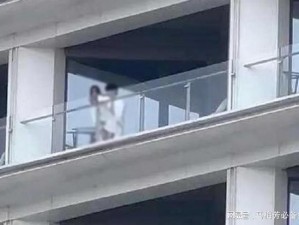 男女野战现场惊现多人围观，私密用品被曝光